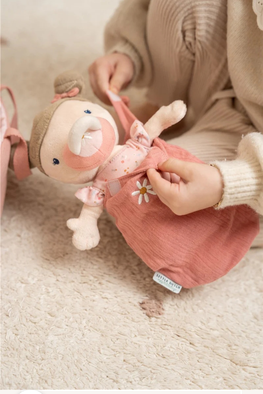 Muñeca con capazo Rosa - Imagen 7